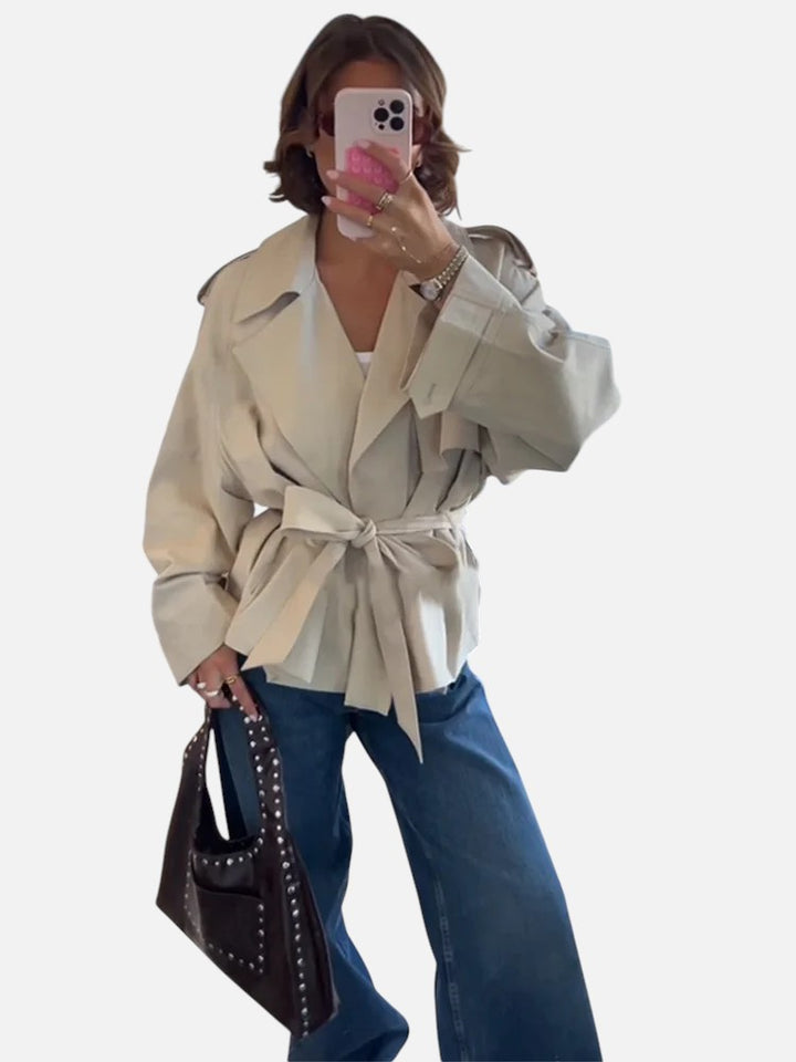 Melody™ | Kort Trenchcoat med Snøredetaljer