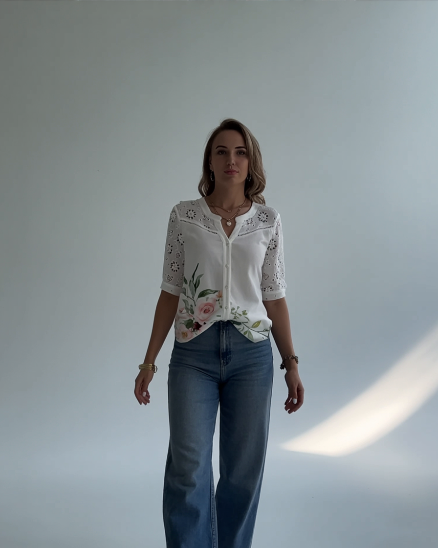 Blondebluse med Broderet Blomstermotiv | Olsen & Olsen™